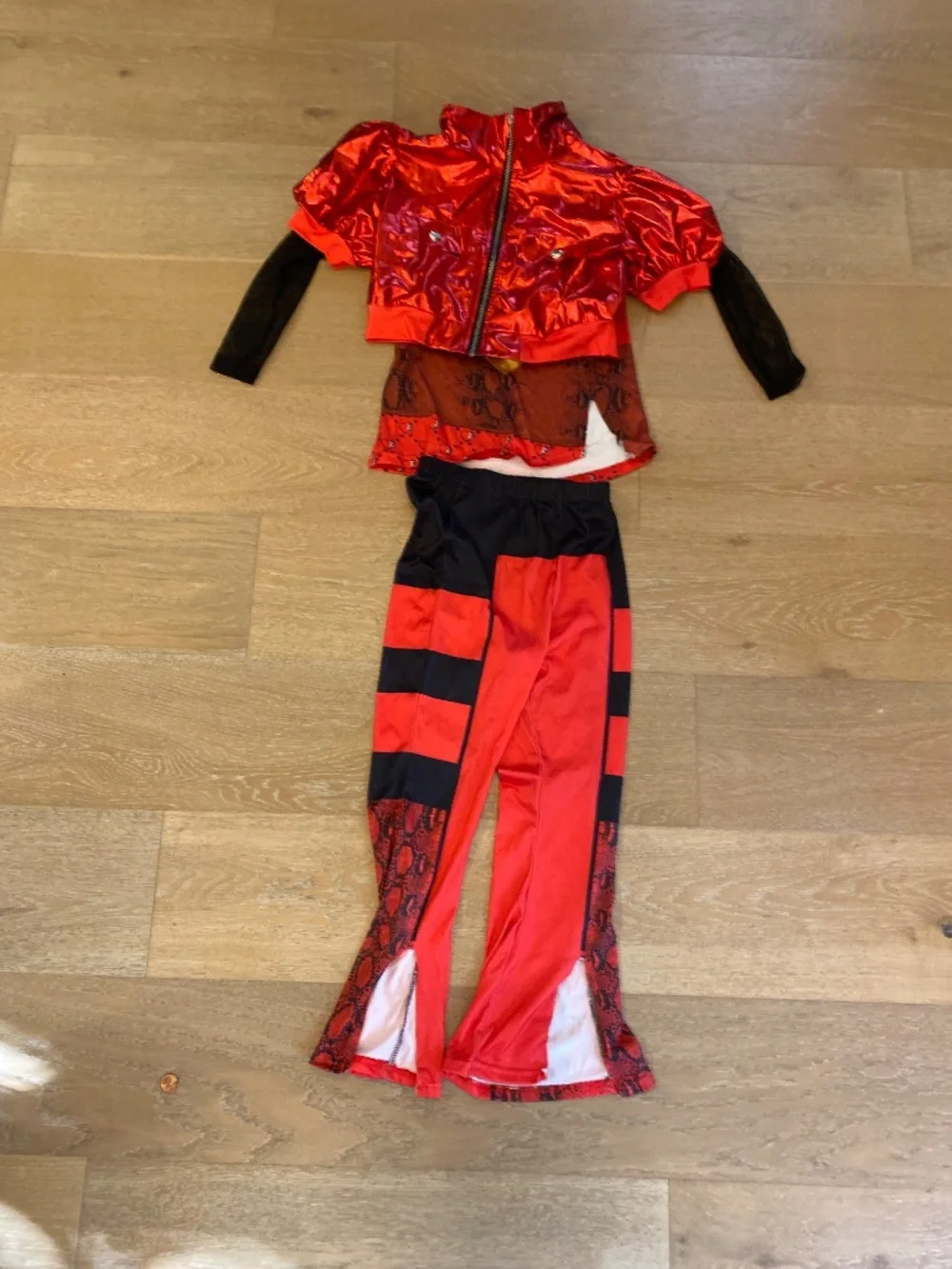Descendants red custume